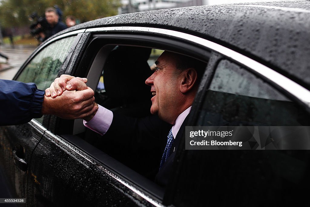 Scottish First Minister Alex Salmond Canvas's Voters Ahead Of Referendum Vote