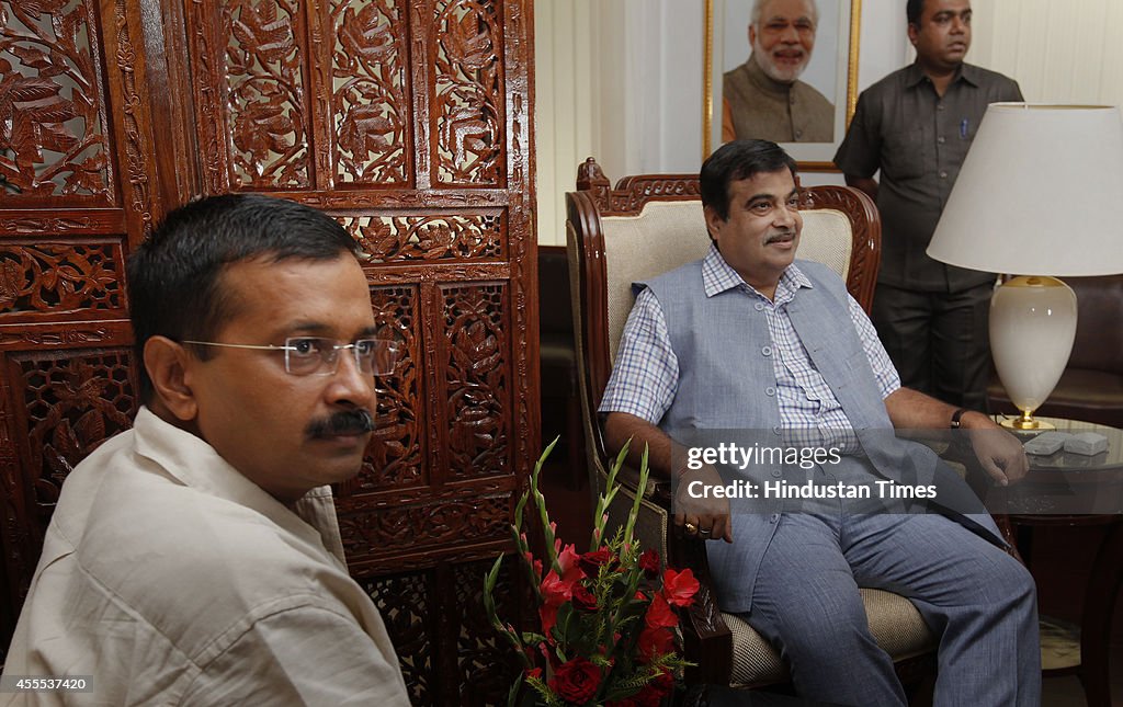 AAP Leader Arvind Kejriwal Met Transport Minister Nitin Gadkari On Regularizing E-Rickshaws