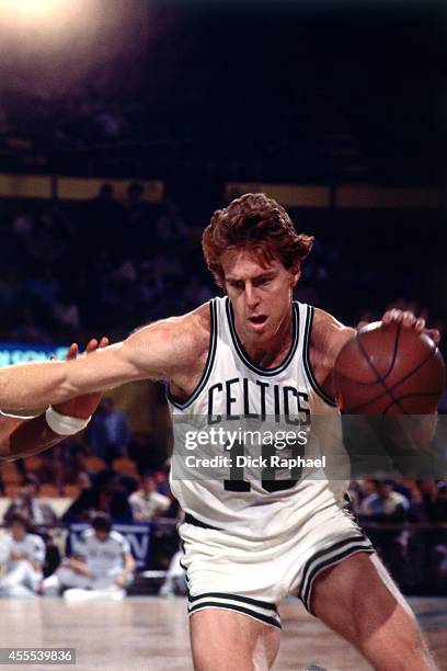 Dave Cowens of the Boston Celtics drives to the basket during a game circa 1972 at the Boston Garden in Boston, Massachusetts. NOTE TO USER: User...