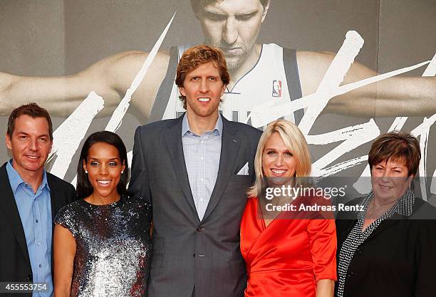 Roland Mayer, Jessica Nowitzki with Dirk Nowitzki, sister Silke Nowitzki and mother Helga Nowitzki attend the premiere of the film 'Nowitzki. Der...