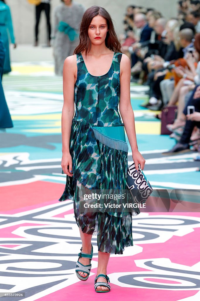 Burberry Prorsum: Runway - London Fashion Week SS15