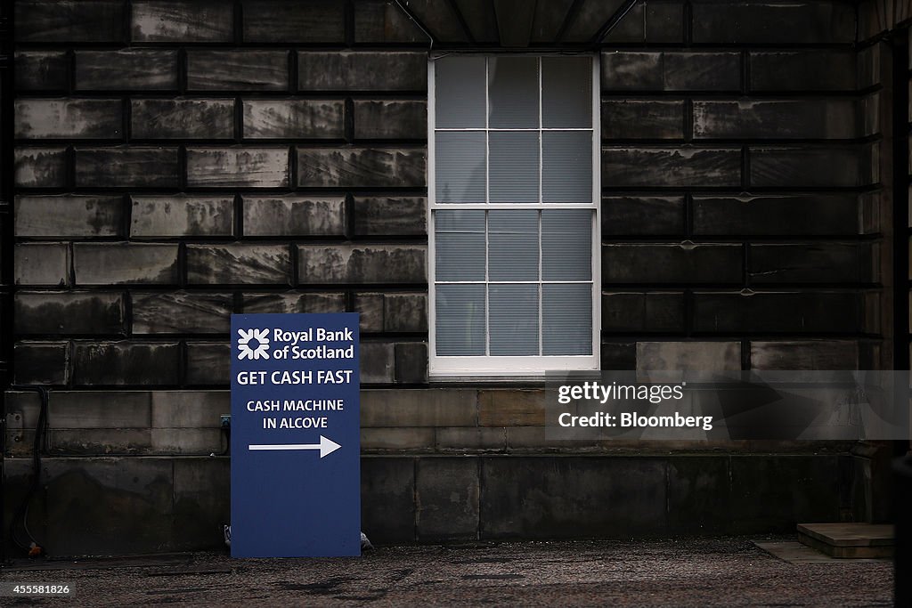 Scottish Bank Headquarters As Referendum Debate Enters Final Days