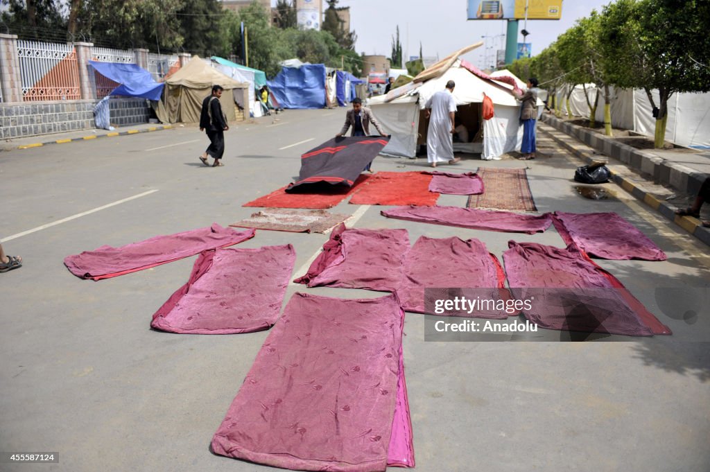 Awaiting of Yemen's Houthi protesters continue in Sanaa