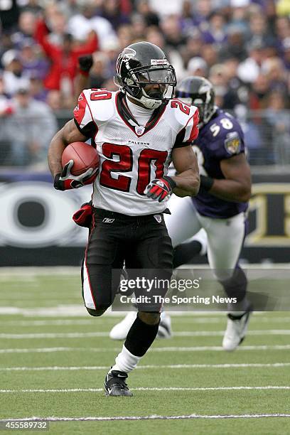 Allen Rossum of the Atlanta Falcons runs with the ball during a game against the Baltimore Ravens on November 19, 2006 at the M&T Bank Stadium in...