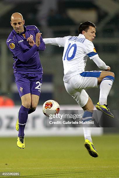 Borja Valero of ACF Fiorentina fights for the ball with Yevhen Konoplyanka of FC Dnipro Dnipropetrovsk during the Uefa Europa League Group E match...