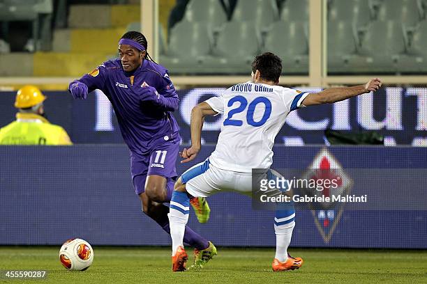 Guillermo Cuadrado of ACF Fiorentina fights for the ball with Bruno Gama of FC Dnipro Dnipropetrovsk during the Uefa Europa League Group E match...