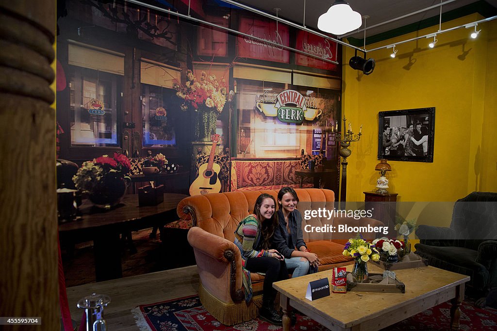 Warner Brothers Opens Central Perk Replica For Friends 20th Anniversary