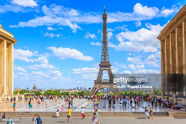 eiffel tower, paris - torre eiffel fotografías e imágenes de stock