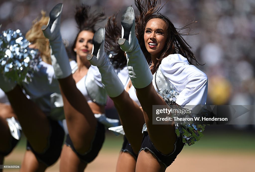 Houston Texans v Oakland Raiders