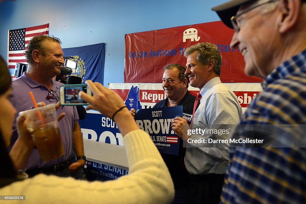 Chris Christie Campaigns With Scott Brown In New Hampshire