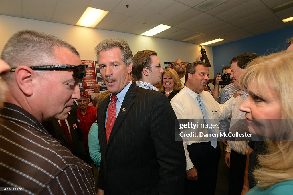 Chris Christie Campaigns With Scott Brown In New Hampshire