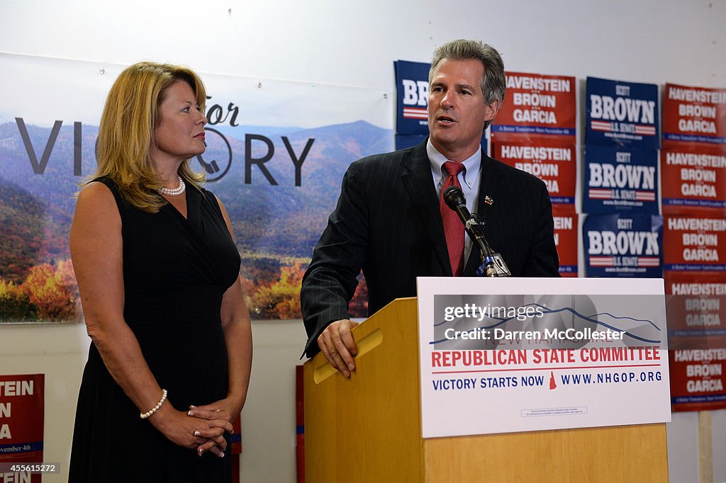 Chris Christie Campaigns With Scott Brown In New Hampshire