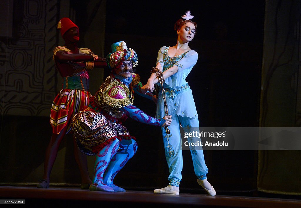 Press preview of III International Festival of Ballet