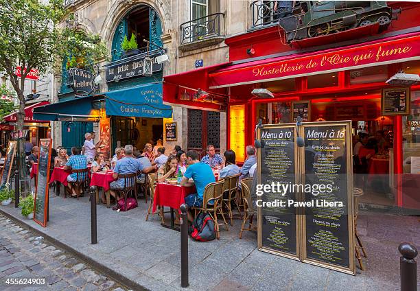 parisian restaurant in st michel, latin quarter - street restaurant stockfoto's en -beelden