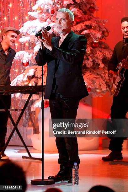 Singer Bernard Lavilliers performs and presents his new album 'Baron samedi' attending 'Vivement Dimanche' French TV Show at Pavillon Gabriel on...