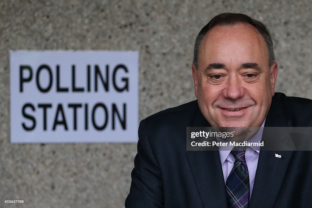 People Of Scotland Take To The Polls To Decide Their Country's Fate In Historic Vote