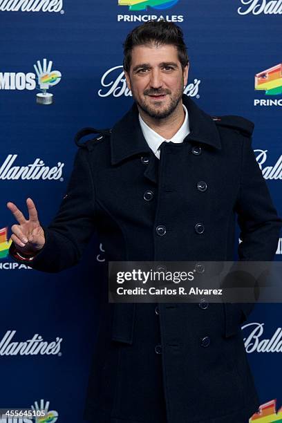 Spanish singer Antonio Orozco attends the "40 Principales Awards" 2013 photocall at Palacio de los Deportes on December 12, 2013 in Madrid, Spain.