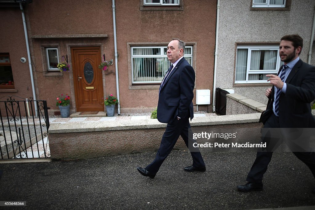 People Of Scotland Take To The Polls To Decide Their Country's Fate In Historic Vote