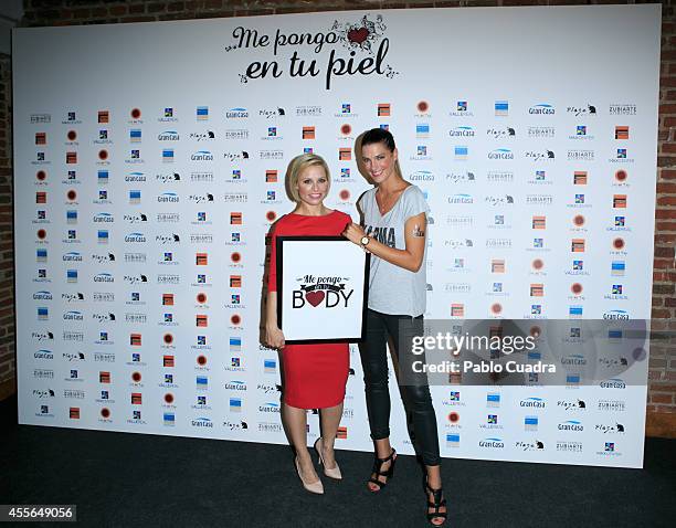 Singer Soraya Arnelas and model Laura Sanchez pose during a photocall to present 'Me Pongo En Tu Piel' on September 18, 2014 in Madrid, Spain.