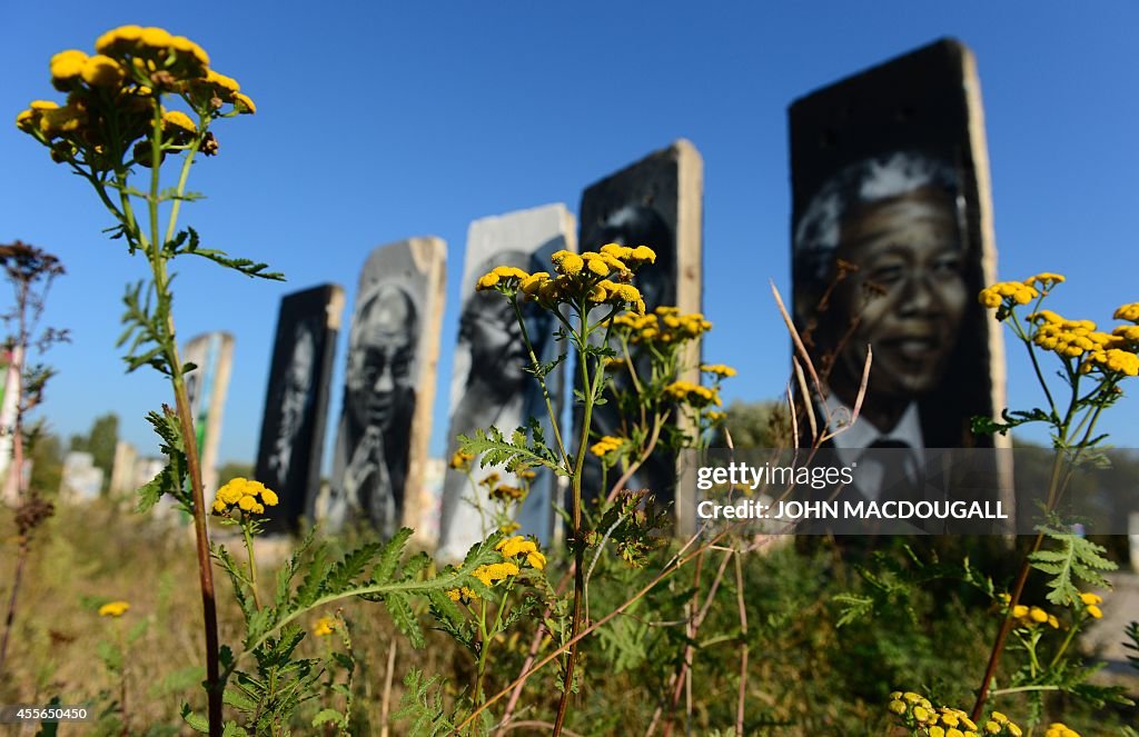 GERMANY-HISTORY-COMMUNISM-EAST-WALL