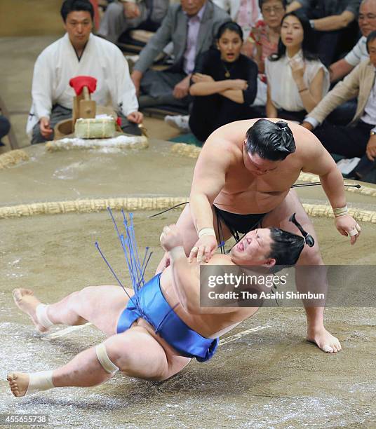 Goeido throws Jokoryu to win during day four of the Grand Sumo Autumn Tournament at Ryogoku Kokugikan on September 17, 2014 in Tokyo, Japan.