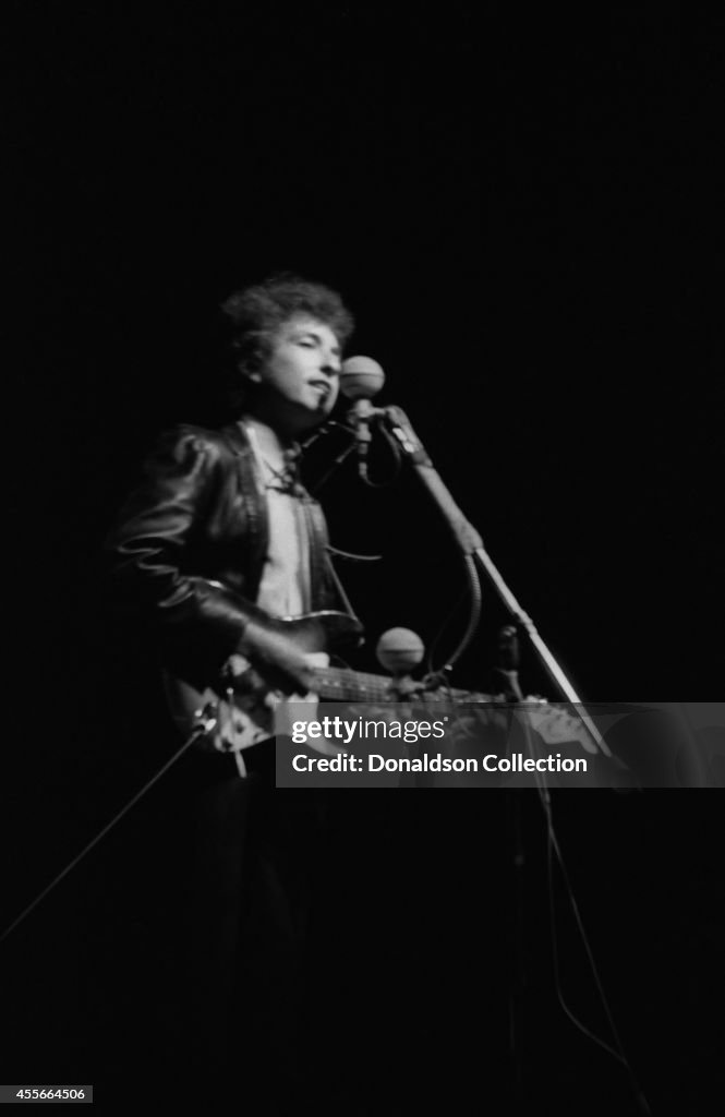 Bob Dylan Goes Electric In Newport