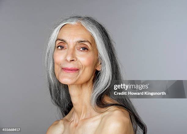 mature female beauty bare shoulders - old howard fotografías e imágenes de stock