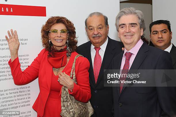 Actress Sophia Loren, Carlos Slim Helú and Rafael Tovar walk during the opening of Sophia Loren's exhibition that is part of the events to celebrate...