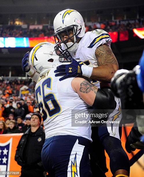 San Diego Chargers running back Ryan Mathews is congratulated by San Diego Chargers guard Jeromey Clary after scoring a touchdown in the second half....