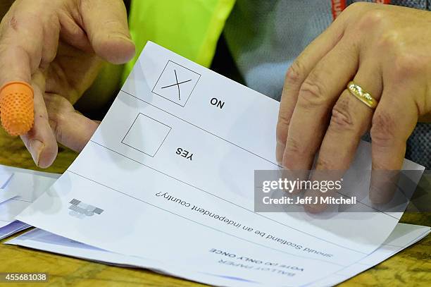 Cross marks a NO vote on a ballot paper at the count centre for the Scottish referendum at Ingleston Hall on September 19, 2014 in Edinburgh,...