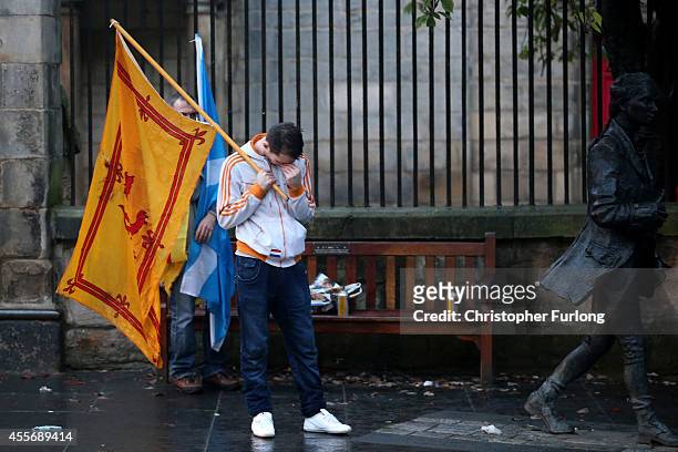 Dejected Yes vote campaigners make their way home along the Royal Mile after the people of Scotland voted no to independence on September 19, 2014 in...