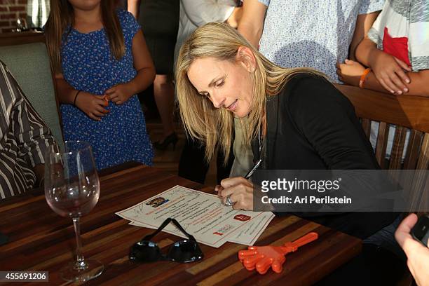 Actress Marlee Matlin attends La Brea Bakery And Celebrities Support No Kid Hungry at La Brea Bakery Cafe on September 18, 2014 in Los Angeles,...