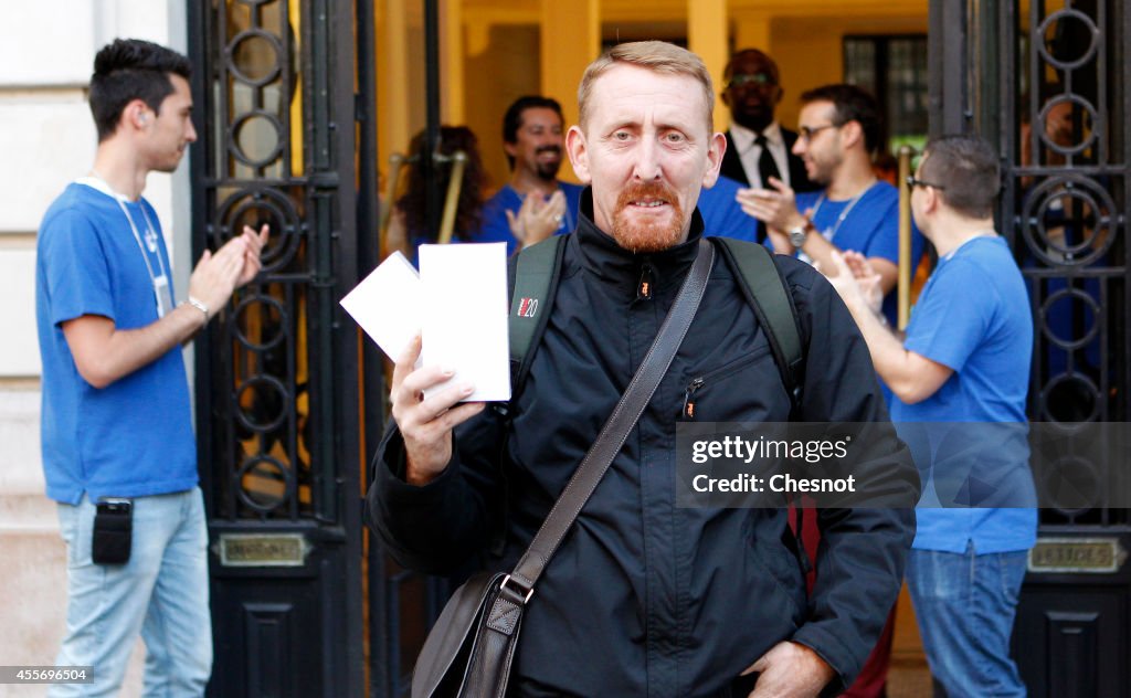 Apple's I Phone  : Launch at Apple Opera Store In Paris