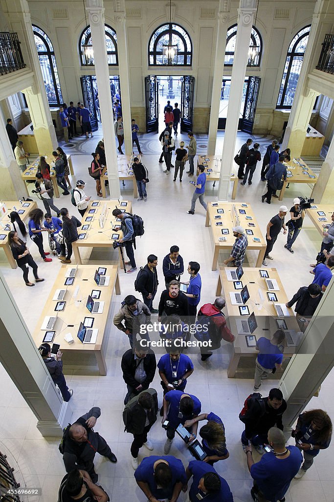 Apple's I Phone  : Launch at Apple Opera Store In Paris