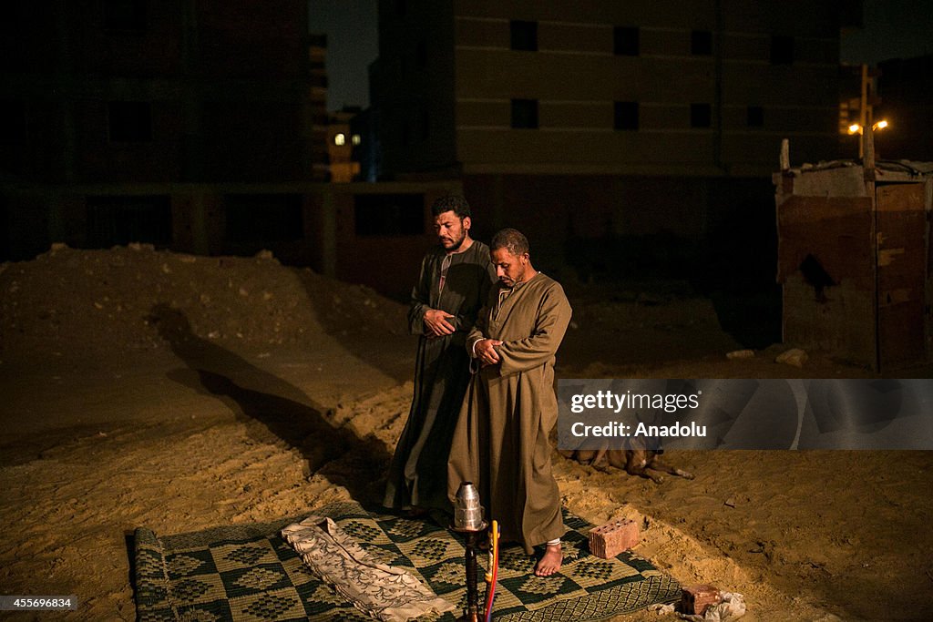 Egyptian construction workers in Cairo