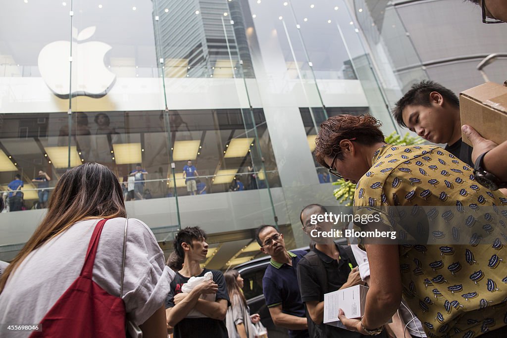 Apple Inc.'s iPhone 6 and iPhone 6 Plus Go On Sale