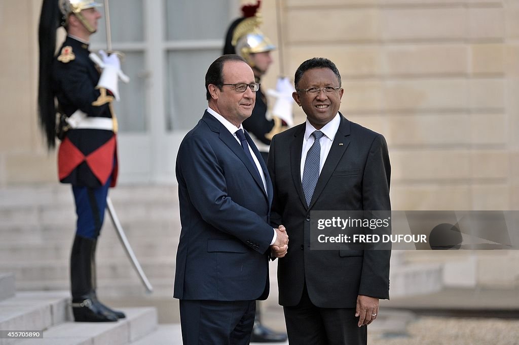 FRANCE-MADAGASCAR-DIPLOMACY-HOLLANDE