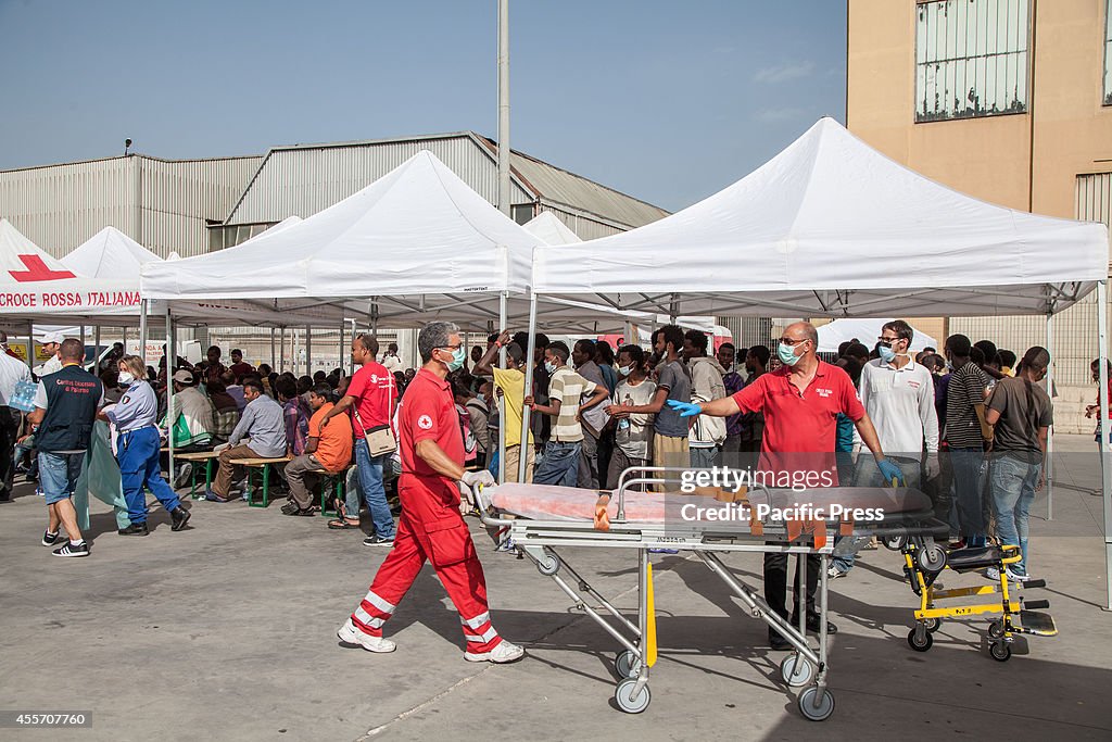 More than 400 migrants arrived in Palermo, aboard the...