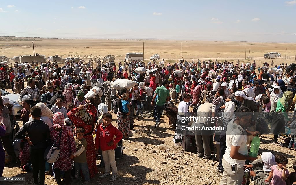 Turkey opens border crossing for Syrians escaping ISIL