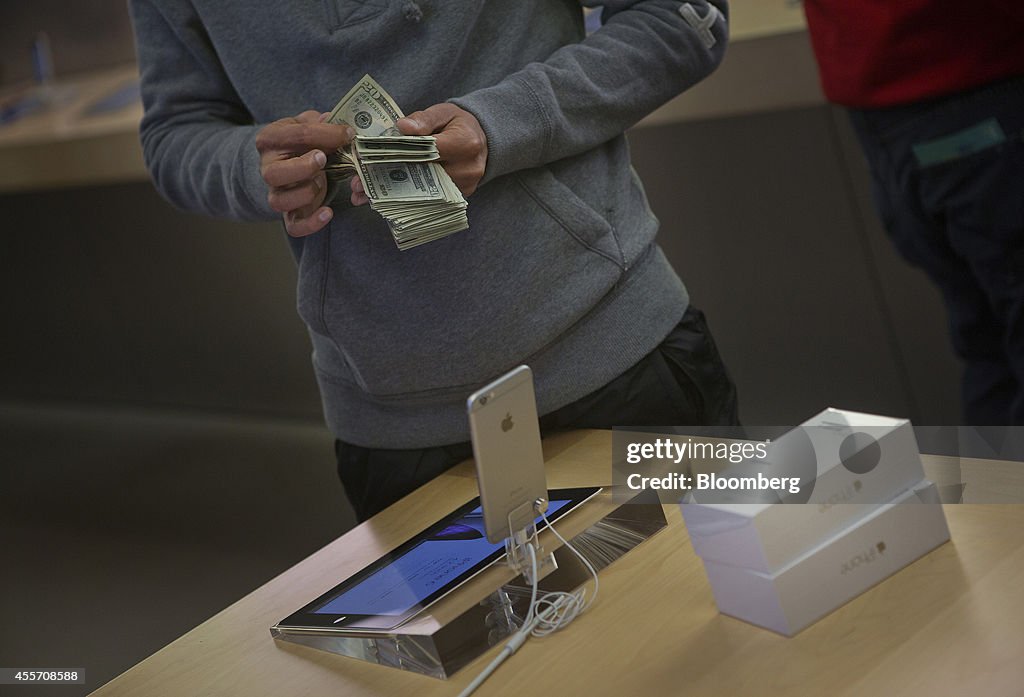 Apple's New Big-Screen iPhones Draw Long Lines As Sales Start