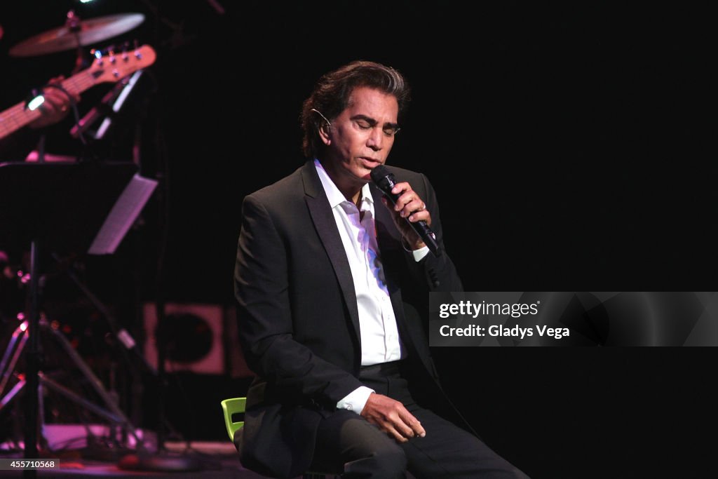 Jose Luis Rodriguez Performs In San Juan Puerto Rico