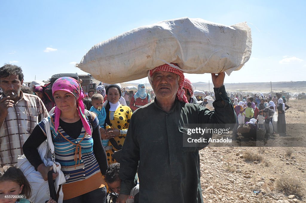 Turkey opens border crossing for Syrians escaping ISIL