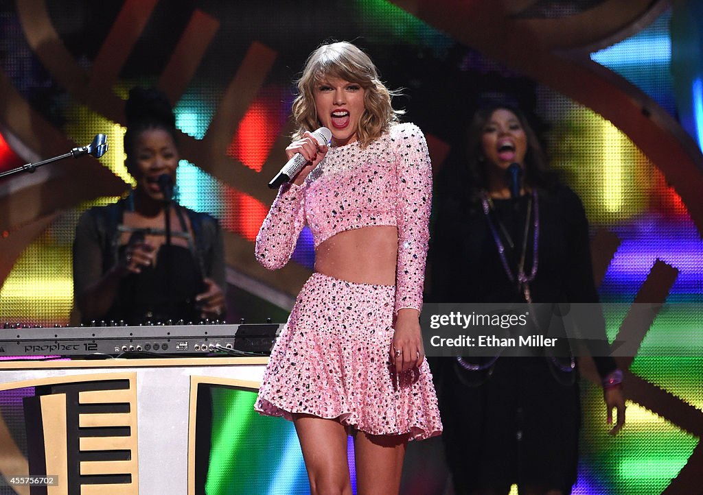 2014 iHeartRadio Music Festival - Night 1 - Show