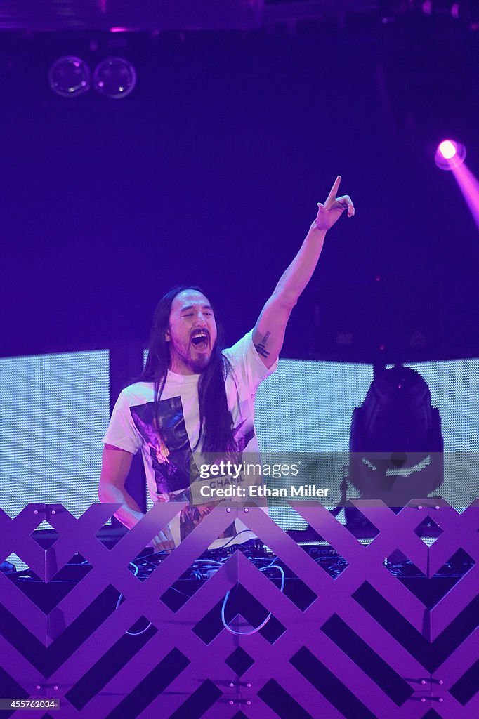 2014 iHeartRadio Music Festival - Night 1 - Show