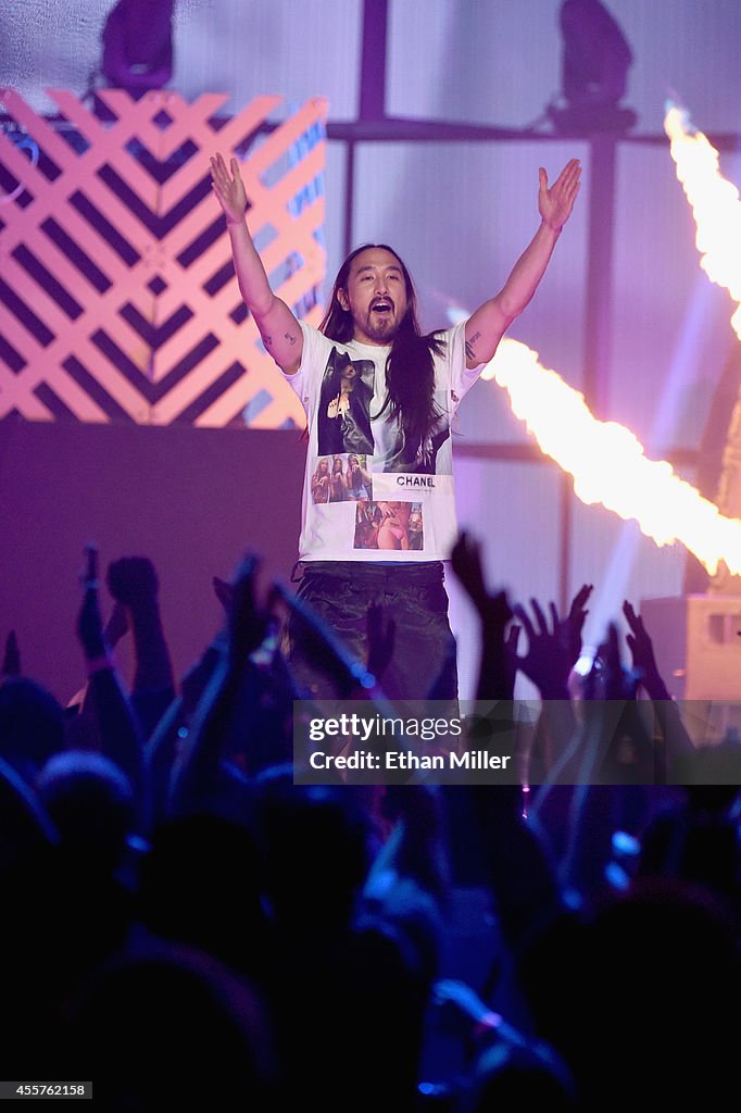 2014 iHeartRadio Music Festival - Night 1 - Show