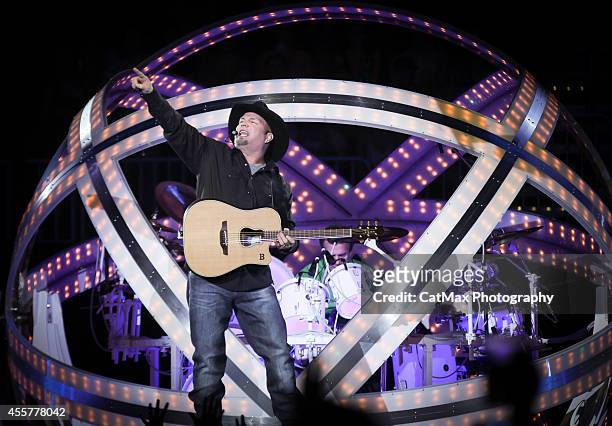 Garth Brooks performs at Philips Arena on September 19, 2014 in Atlanta, Georgia.
