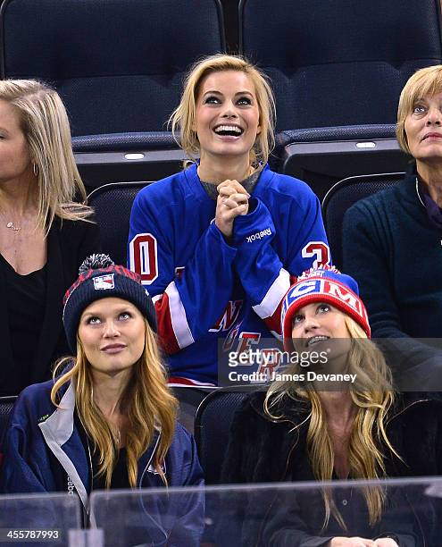 Margot Robbie attends the Columbus Blue Jackets vs New York Rangers game at Madison Square Garden on December 12, 2013 in New York City.