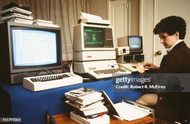 1982 Apple Computer Robert Apple Photos and Premium High Res Pictures - Getty Images