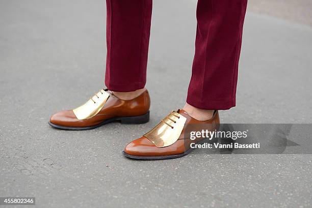 Guest poses wearing Sretsis pants and Cline shoes on September 20, 2014 in Milan, Italy.