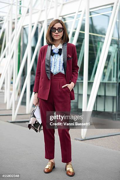 Guest poses wearing a Sretsis suit, Valentino bag and Cline shoes on September 20, 2014 in Milan, Italy.